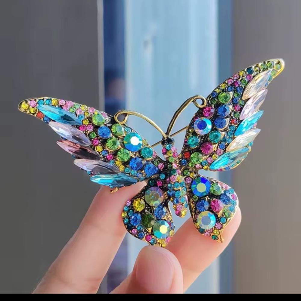 Private Label Multicolor Crystal Butterfly Pin